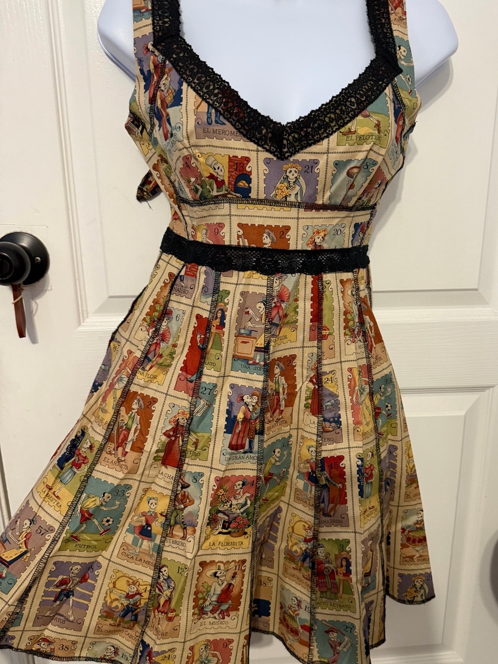 Vintage-Inspired Beige Graphic Print Dress with Black Lace Trim